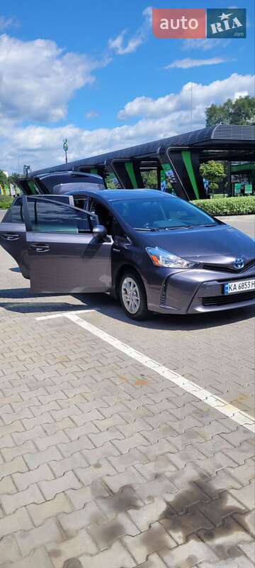 Универсал Toyota Prius v 2016 в Киеве