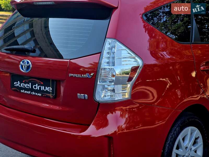 Универсал Toyota Prius v 2012 в Николаеве