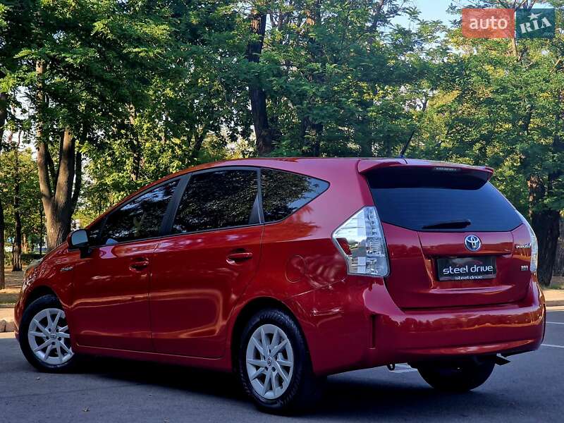 Универсал Toyota Prius v 2012 в Николаеве