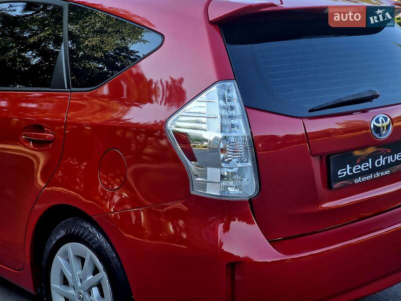 Универсал Toyota Prius v 2012 в Николаеве