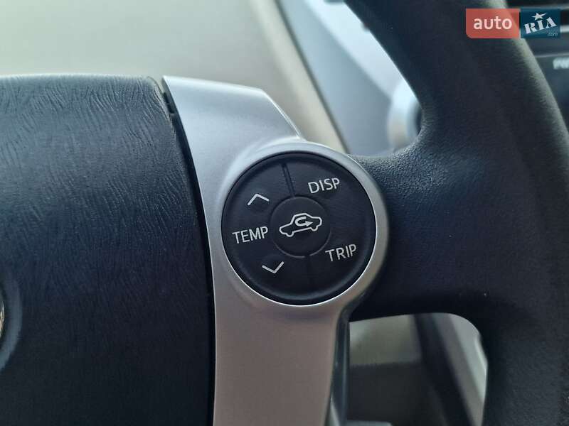 Универсал Toyota Prius v 2012 в Николаеве