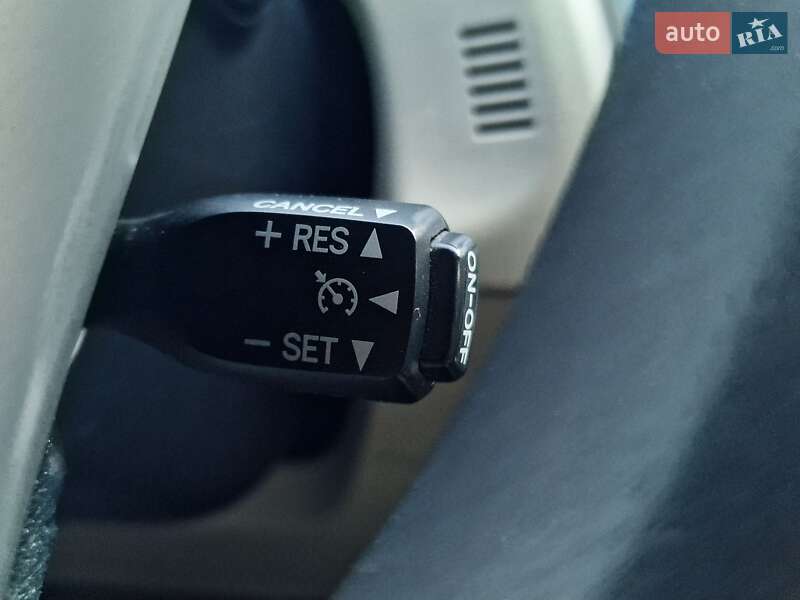 Универсал Toyota Prius v 2012 в Николаеве