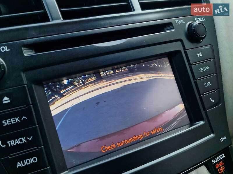 Универсал Toyota Prius v 2012 в Николаеве