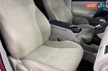 Универсал Toyota Prius v 2012 в 