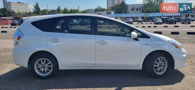 Универсал Toyota Prius v 2012 в Черкассах