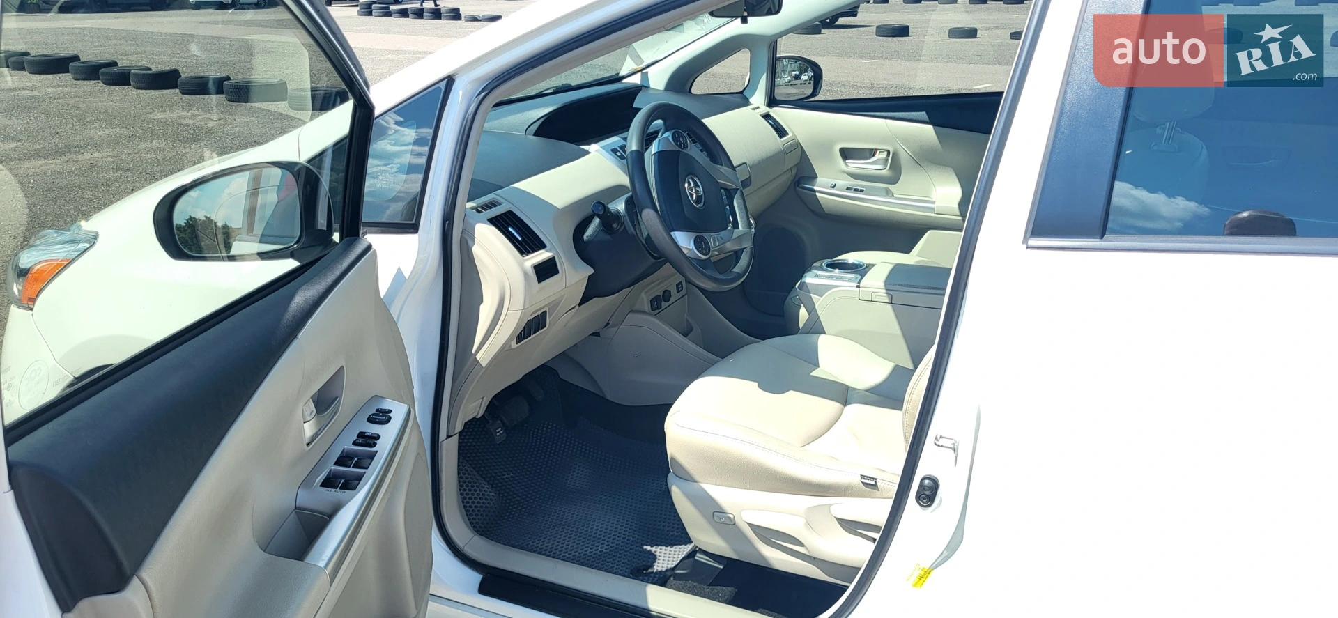 2012 Toyota Prius v (+) - мініатюра 19