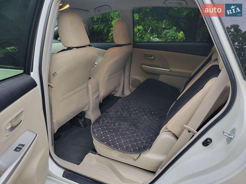 Универсал Toyota Prius v 2014 в Киеве