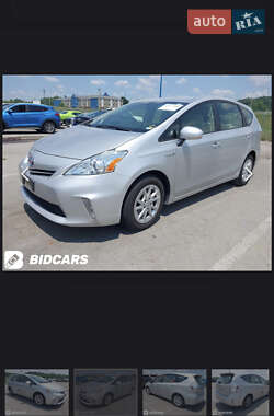 Универсал Toyota Prius v 2014 в Дрогобыче