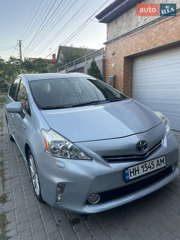 Универсал Toyota Prius v 2013 в Черноморске фото 3 Универсал Toyota Prius v 2013 в Черноморске