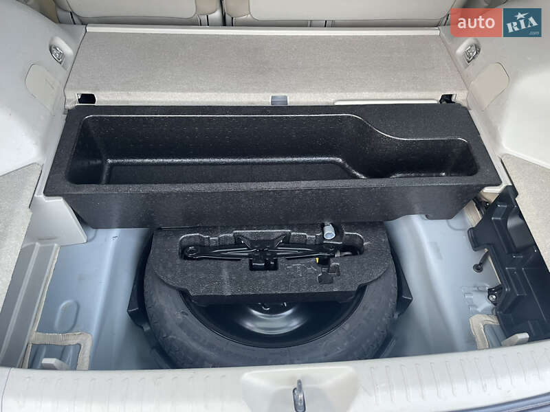 Универсал Toyota Prius v 2013 в Черноморске фото 17 Универсал Toyota Prius v 2013 в Черноморске