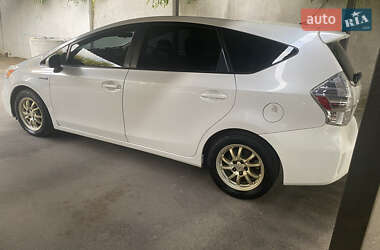 Універсал Toyota Prius v 2013 в Києві
