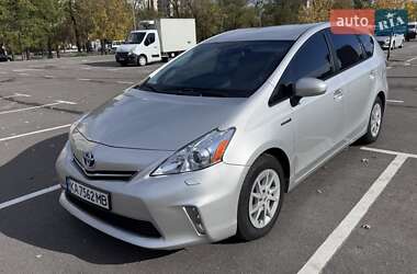 Универсал Toyota Prius v 2013 в Киеве