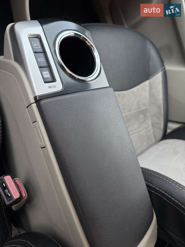 Универсал Toyota Prius v 2013 в Киеве фото 14 Универсал Toyota Prius v 2013 в Киеве