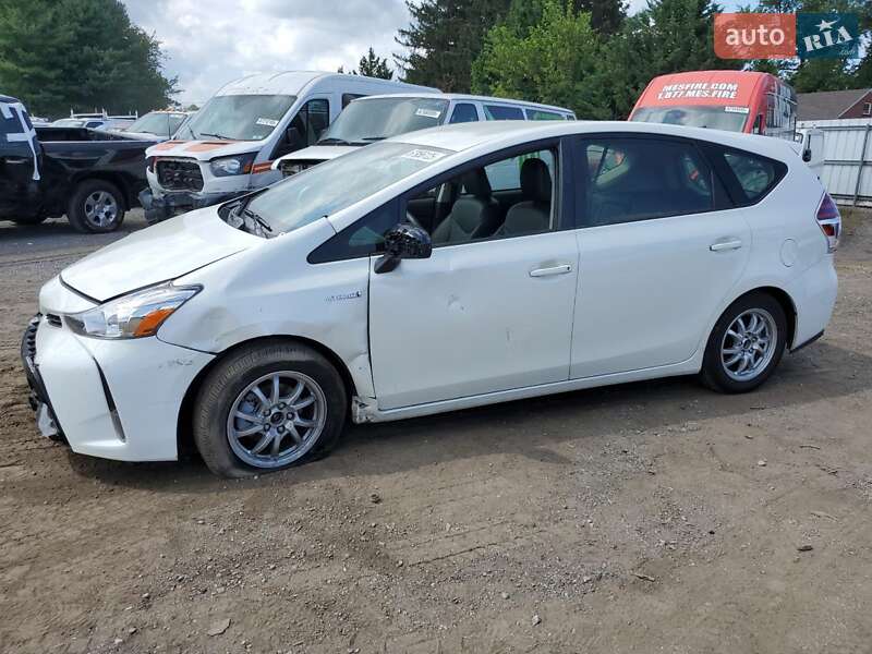 Универсал Toyota Prius v 2017 в Львове фото Универсал Toyota Prius v 2017 в Львове