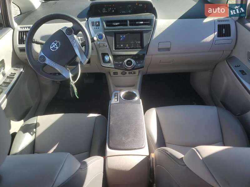 Универсал Toyota Prius v 2017 в Львове
