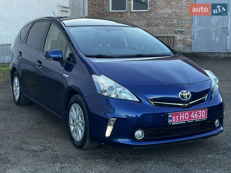 Універсал Toyota Prius v 2013 в Луцьку