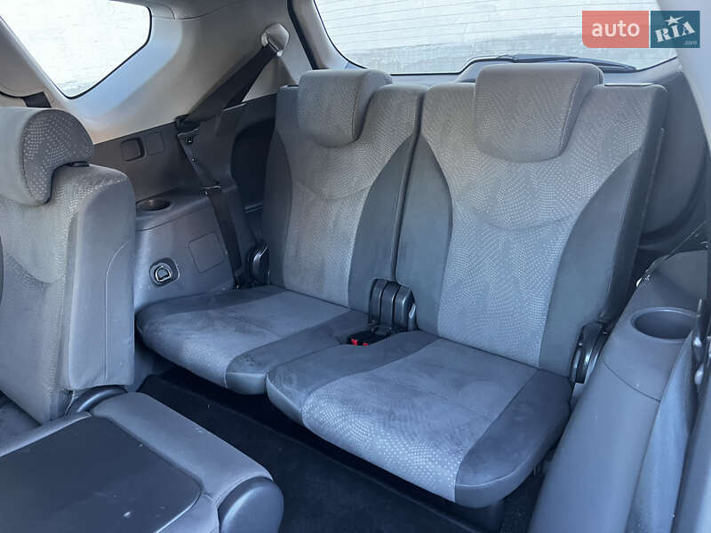 Універсал Toyota Prius v 2013 в Луцьку