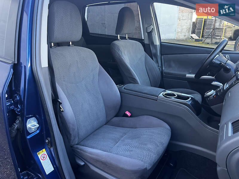 Універсал Toyota Prius v 2013 в Луцьку