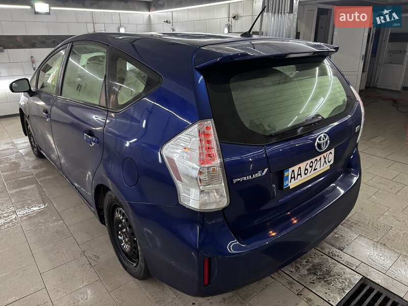 Универсал Toyota Prius v 2014 в Киеве