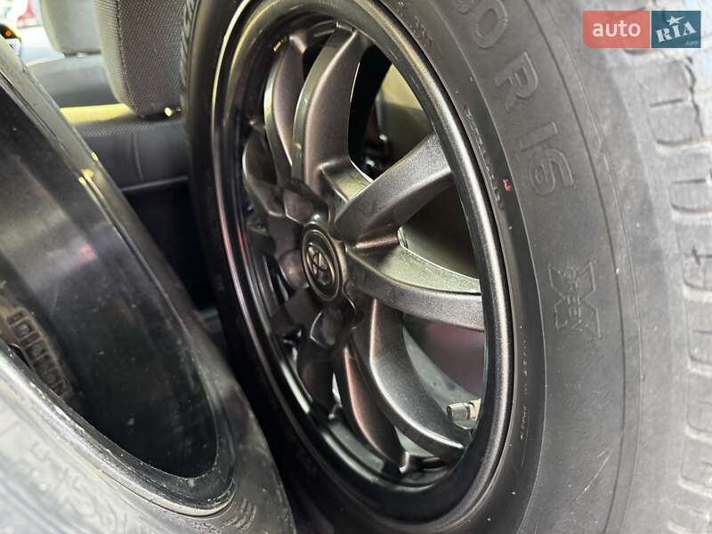 Универсал Toyota Prius v 2014 в Киеве