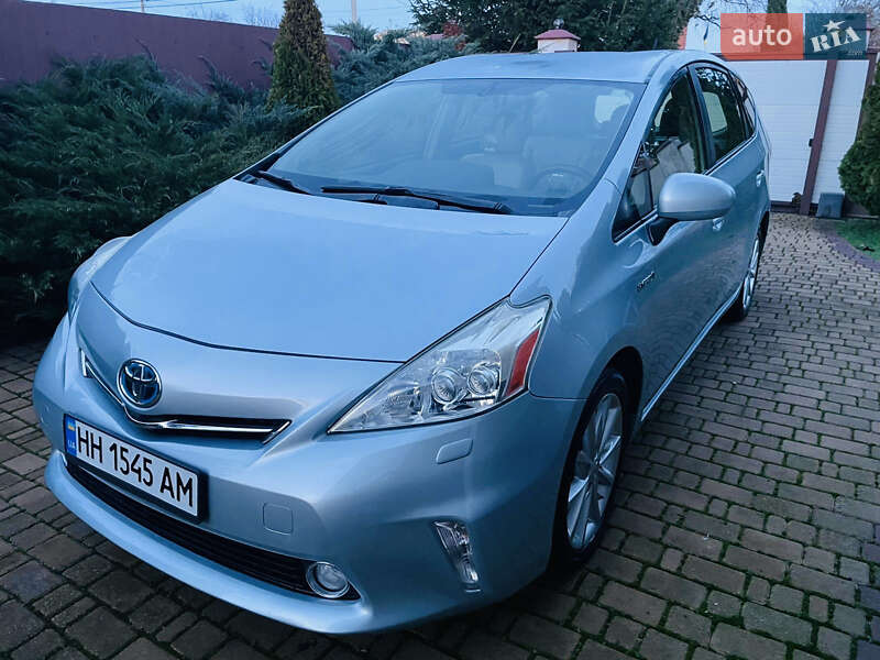 Универсал Toyota Prius v 2013 в Одессе