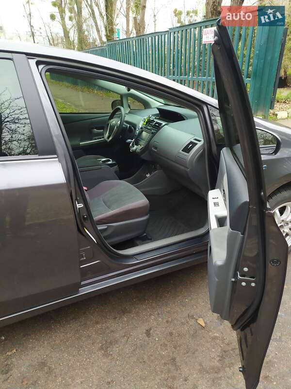 Универсал Toyota Prius v 2014 в Киеве фото 9 Универсал Toyota Prius v 2014 в Киеве