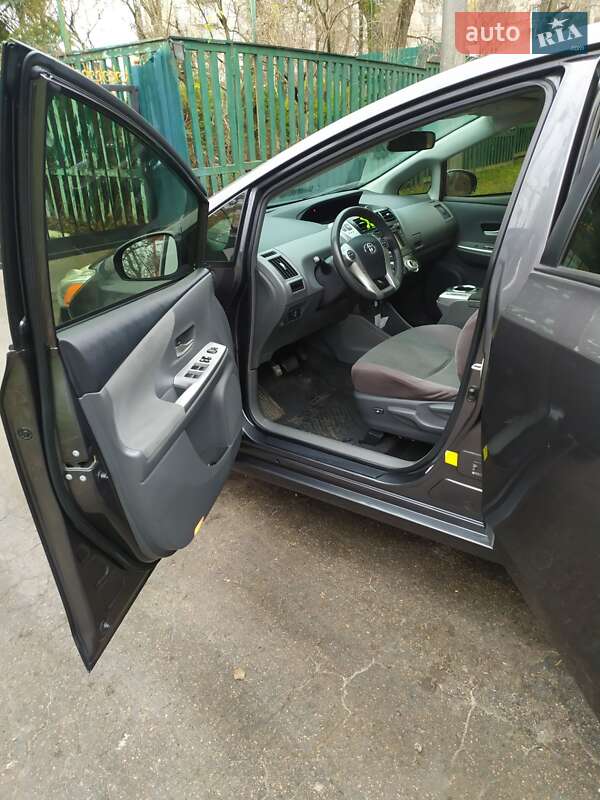 Универсал Toyota Prius v 2014 в Киеве фото 7 Универсал Toyota Prius v 2014 в Киеве