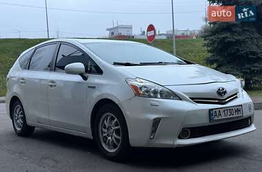 Универсал Toyota Prius v 2014 в Каменском