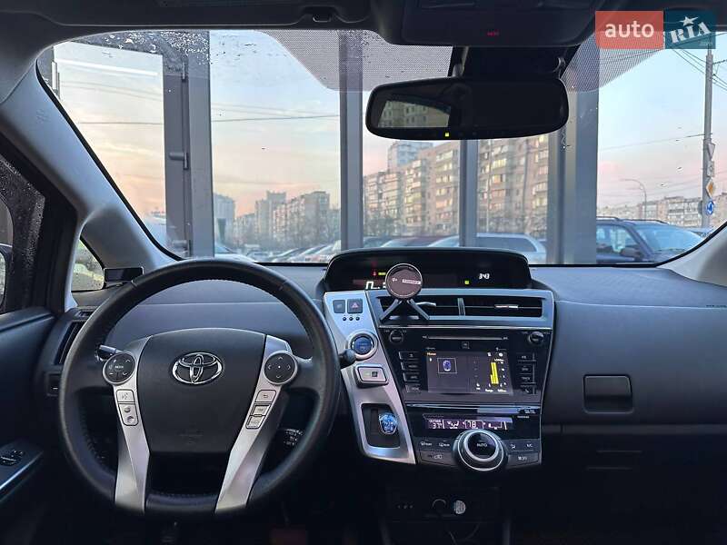 Универсал Toyota Prius v 2015 в Киеве