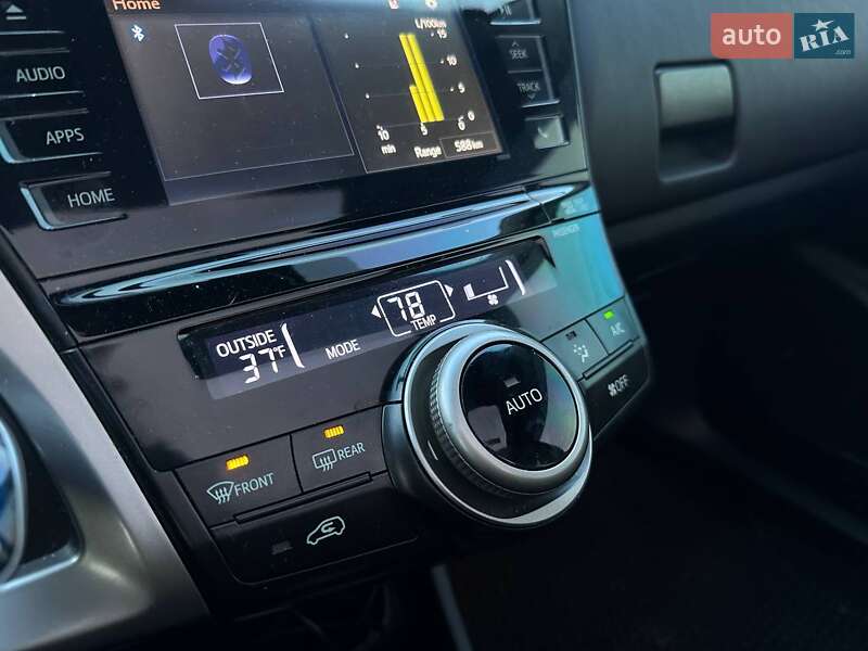 Универсал Toyota Prius v 2015 в Киеве