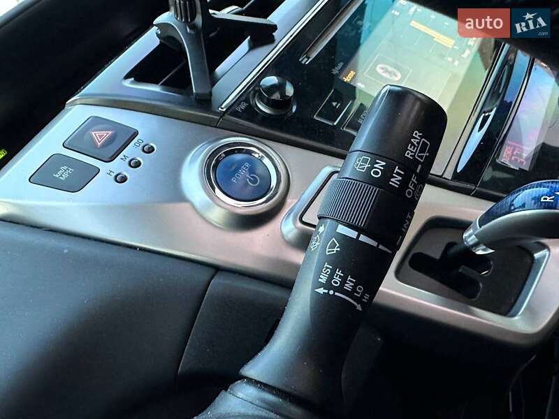 Универсал Toyota Prius v 2015 в Киеве