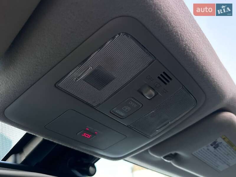 Универсал Toyota Prius v 2015 в Киеве