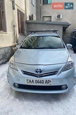 Универсал Toyota Prius v 2014 в Черновцах