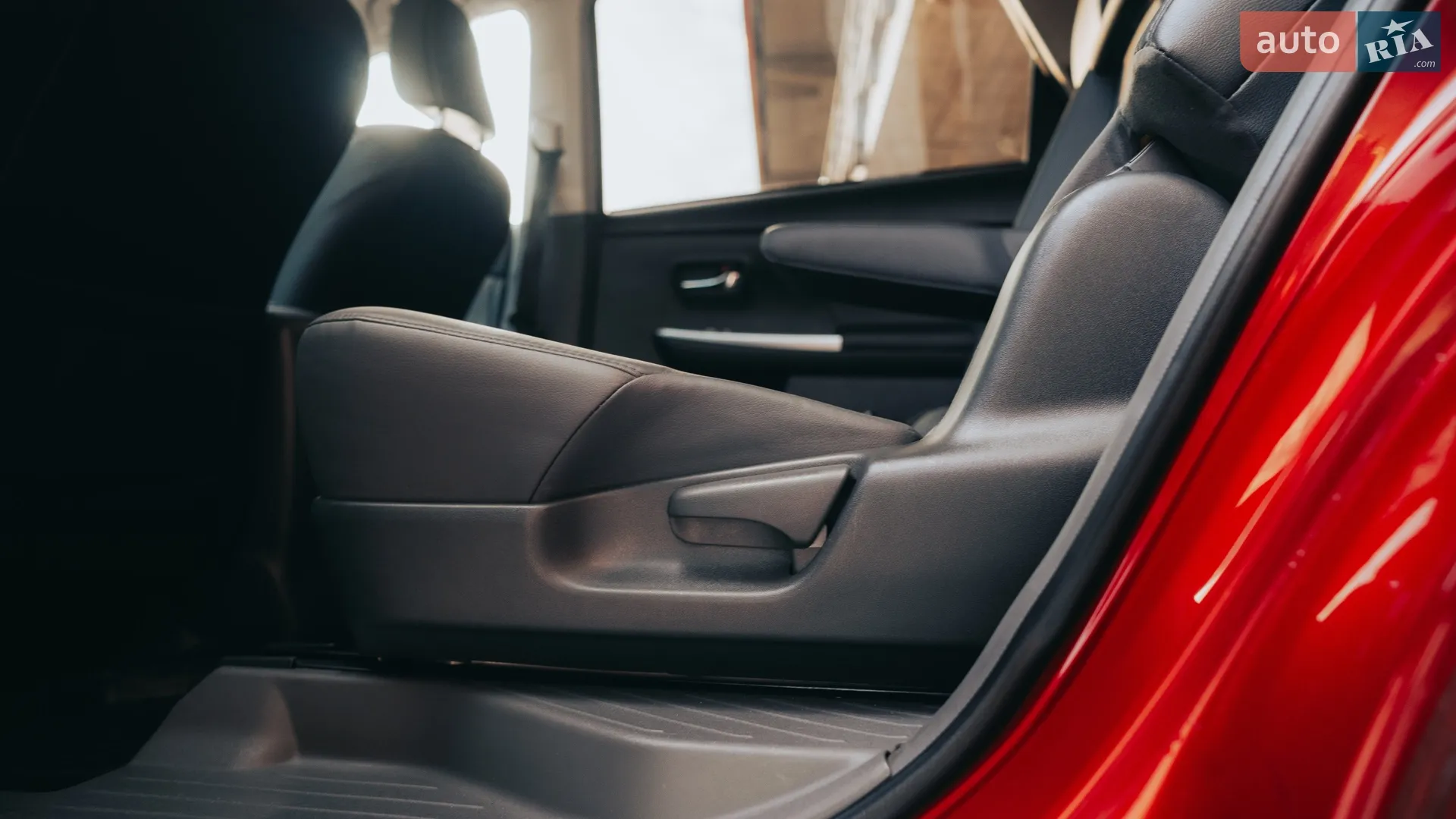 2013 Toyota Prius v (+) - мініатюра 29