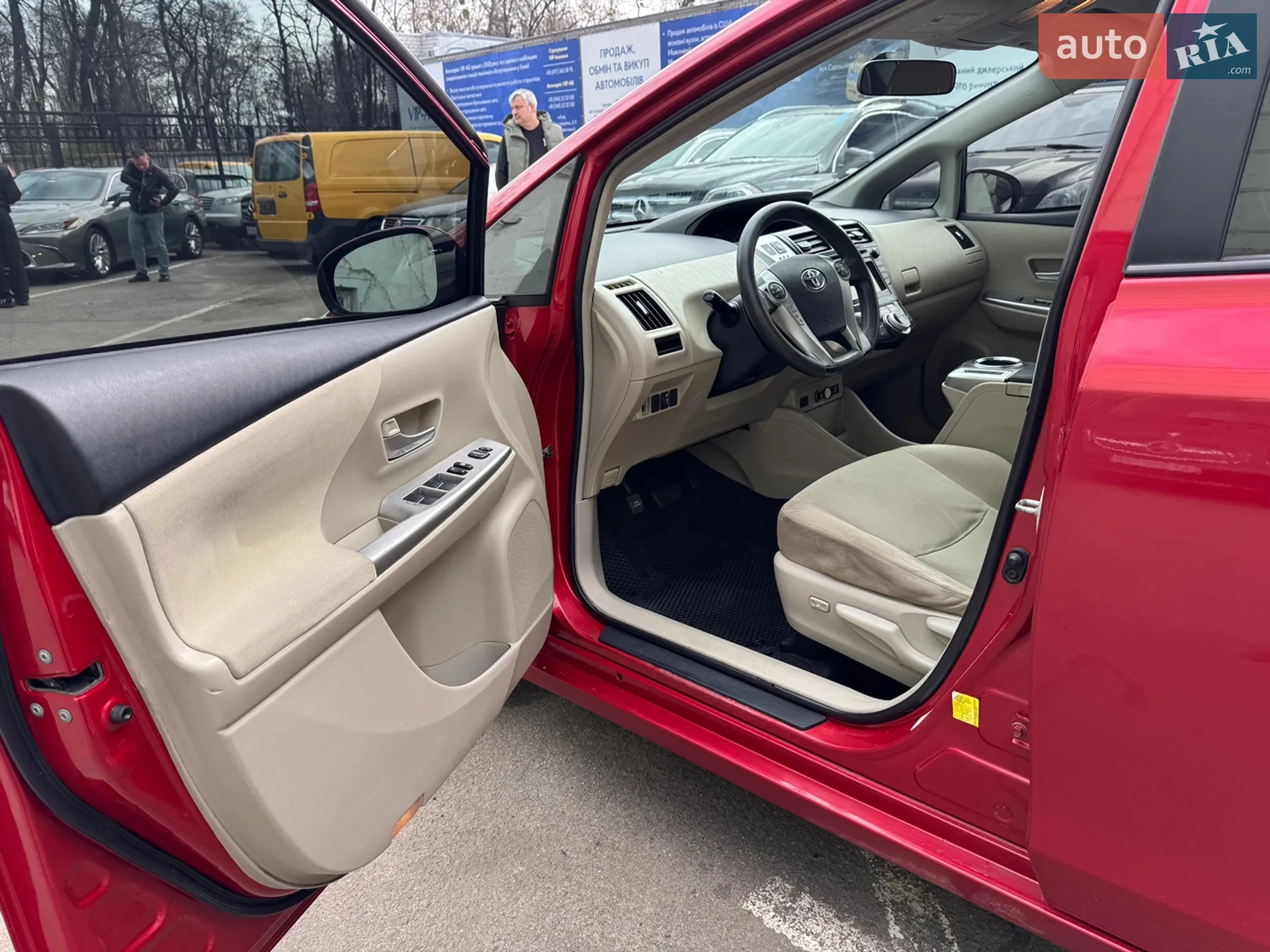 2013 Toyota Prius v (+) - мініатюра 8