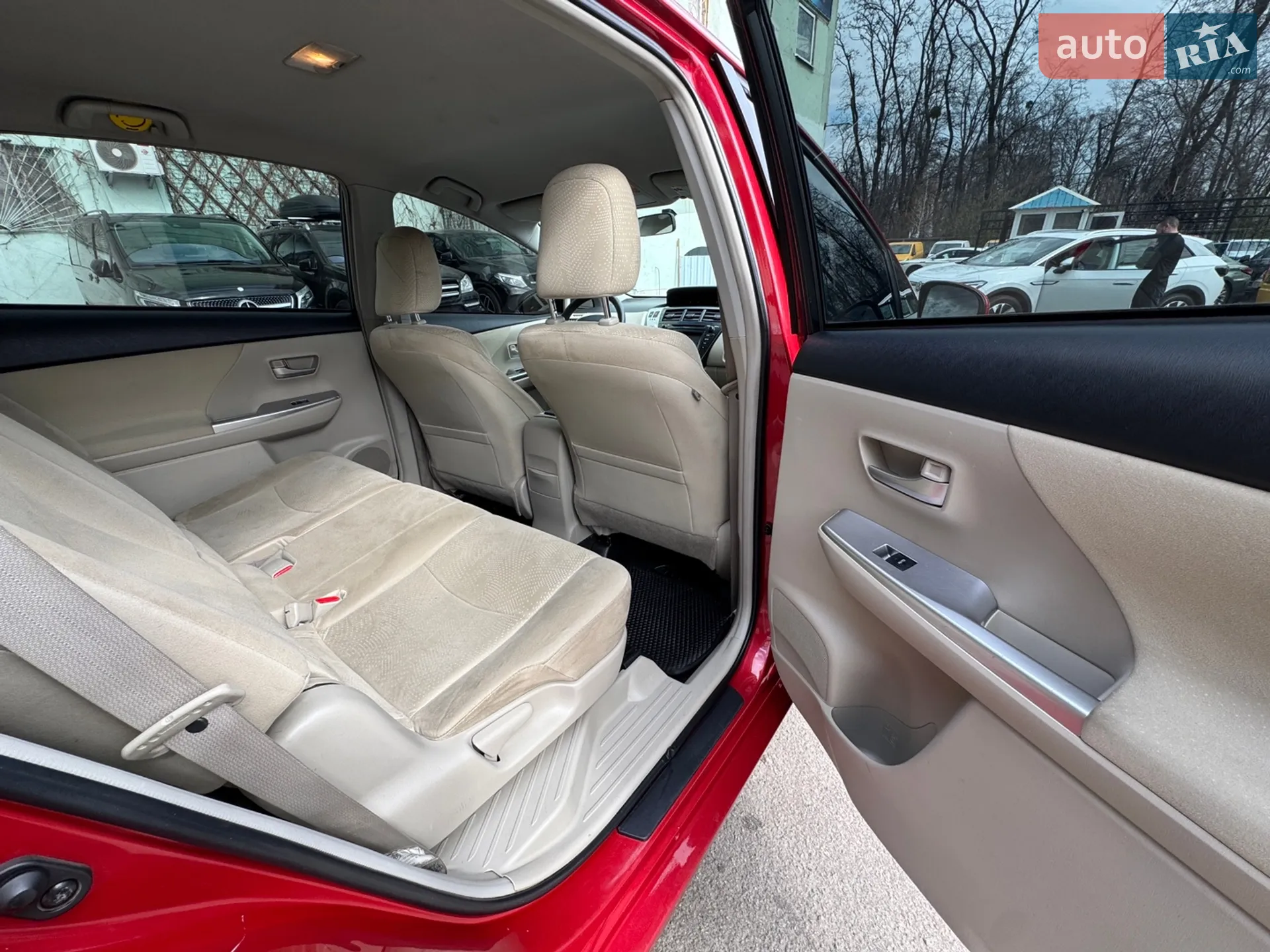 2013 Toyota Prius v (+) - мініатюра 19