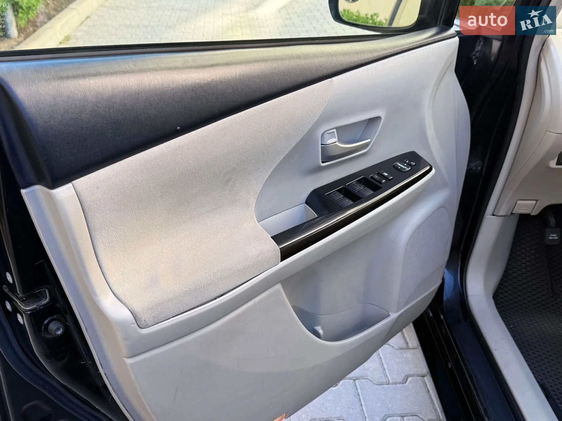 2013 Toyota Prius v (+) - мініатюра 20