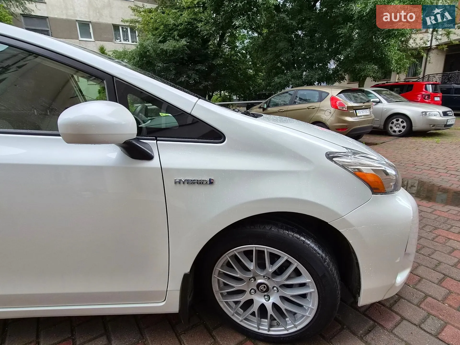 2014 Toyota Prius v (+) - мініатюра 14