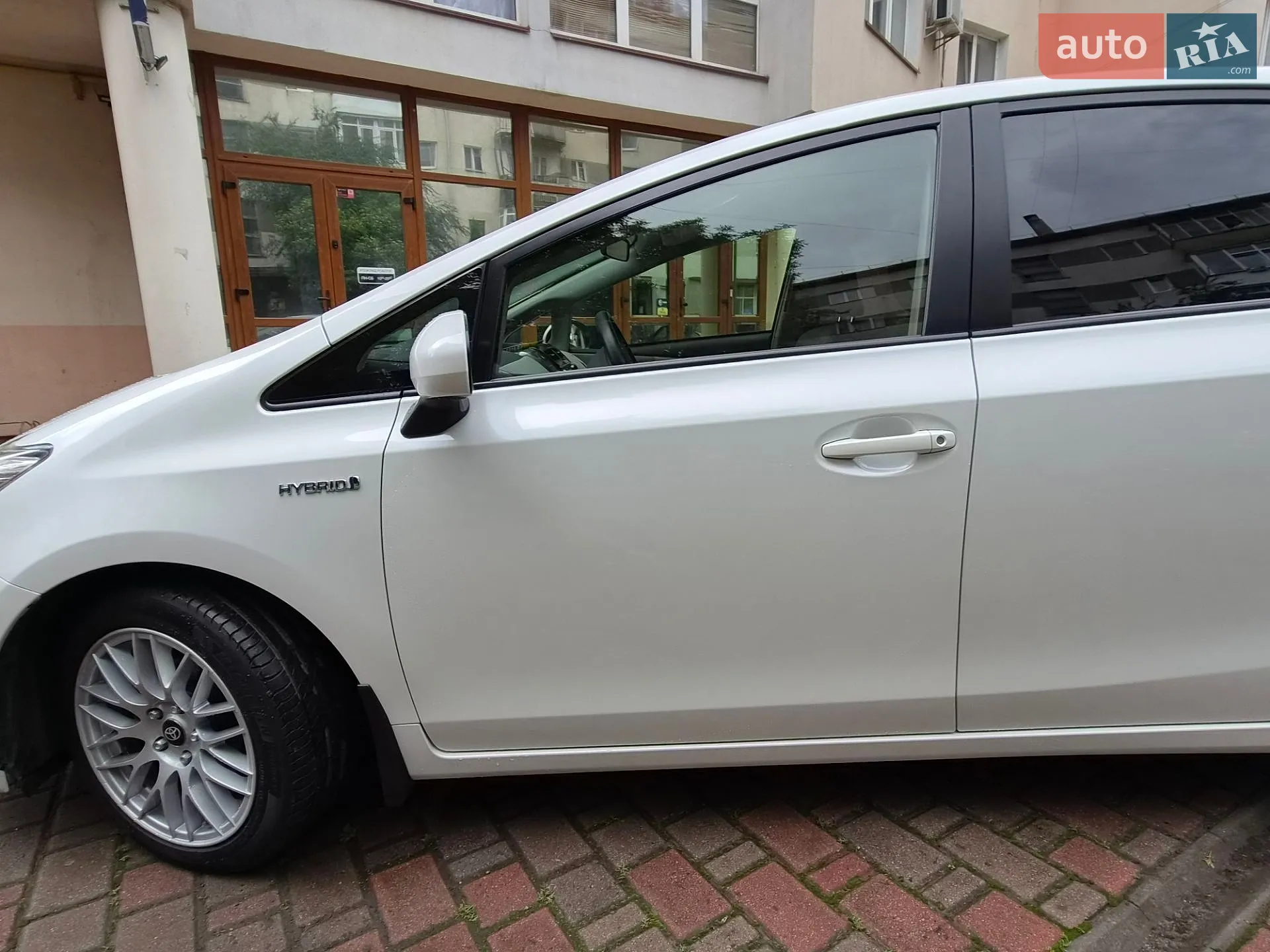 2014 Toyota Prius v (+) - мініатюра 11