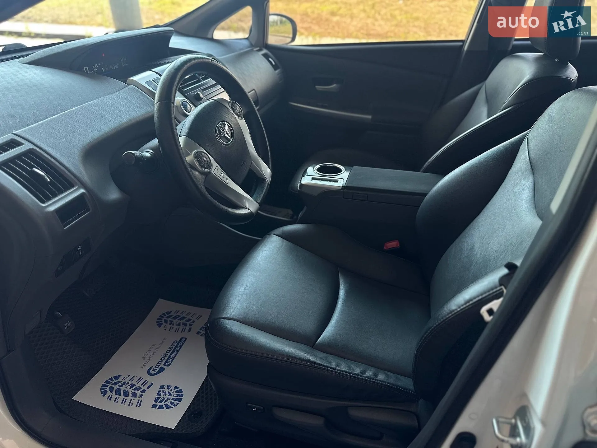 2012 Toyota Prius v (+) - мініатюра 8