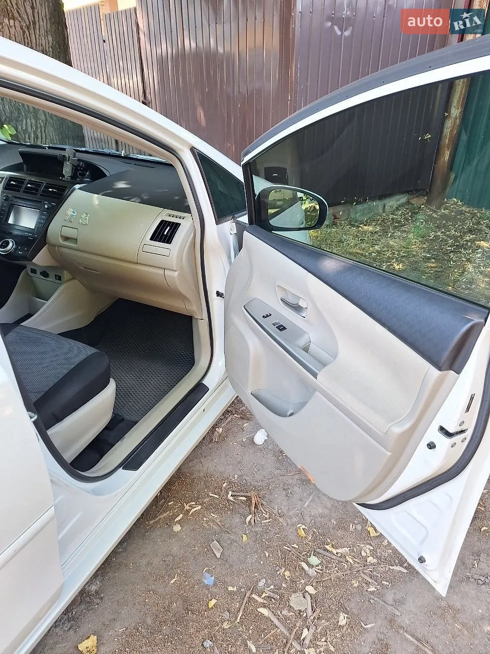 2012 Toyota Prius v (+) - мініатюра 9