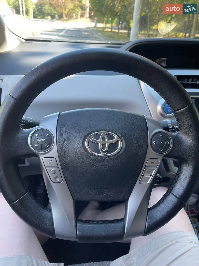 2016 Toyota Prius v (+) - мініатюра 9