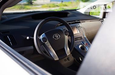 Хэтчбек Toyota Prius 2015 в Днепре