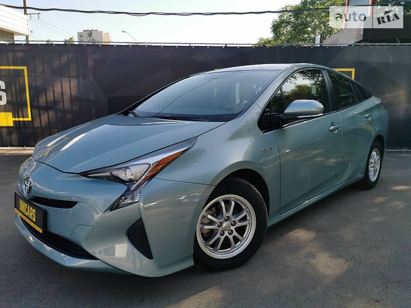 Седан Toyota Prius 2016 в 