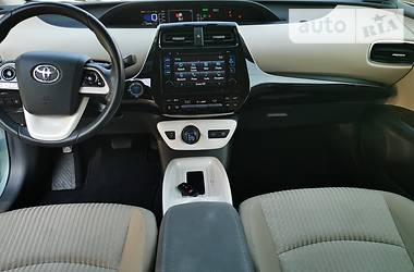 Седан Toyota Prius 2016 в 