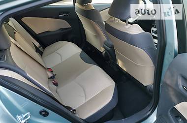 Седан Toyota Prius 2016 в 
