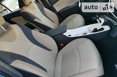 Седан Toyota Prius 2016 в 