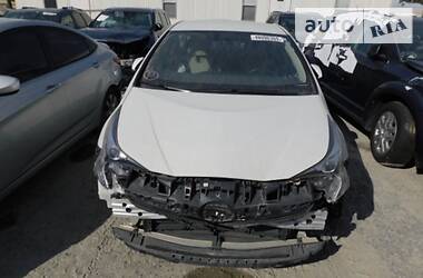 Хетчбек Toyota Prius 2016 в 