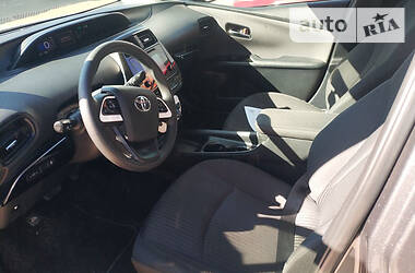 Хетчбек Toyota Prius 2016 в 
