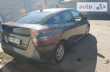 Хетчбек Toyota Prius 2016 в 